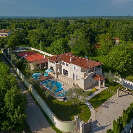 Villa Ortensia Mit Beheiztem Pool By Istrialux Светвинченат Экстерьер фото